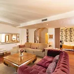 The Artist\'S House With Private Pool
