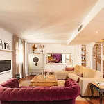 The Artist\'S House With Private Pool